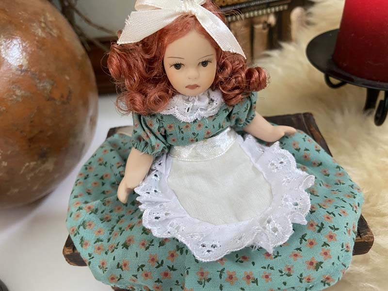 Boneca antiga de porcelana portuguesa Sophie • Além de Salém